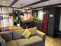 Pet Friendly Lodge - Sleeps 6