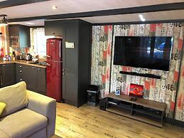 Pet Friendly Lodge - Sleeps 6