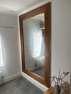 Captivating 4-bed House in Wakefield
