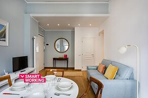 Light Apartment in Albaro