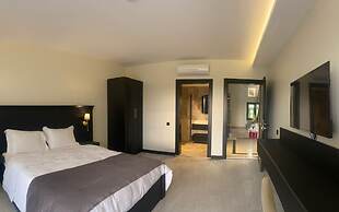 The Reference Club Restaurant & Accommodation