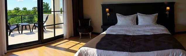 The Reference Club Restaurant & Accommodation