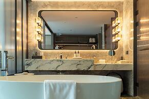 Intercontinental Xiangyang by IHG