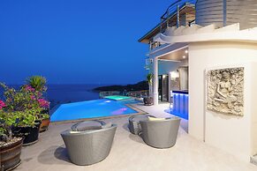 Villa Azure with Infinity Pool