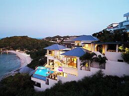 Villa Azure with Infinity Pool