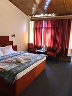 HOTEL EVERGREEN