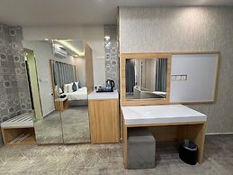 Rose Land Hotel