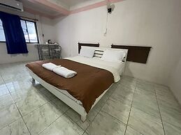 OYO 75494 President Apartment