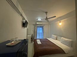 OYO 75494 President Apartment