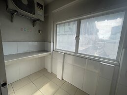 OYO 75494 President Apartment