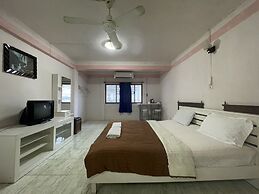 OYO 75494 President Apartment