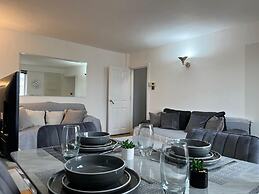 1 Bed Flat - Sleeps 4 - Parking - Wifi