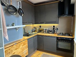 1 Bed Flat - Sleeps 4 - Parking - Wifi
