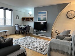 1 Bed Flat - Sleeps 4 - Parking - Wifi