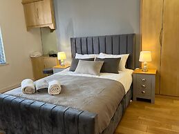 1 Bed Flat - Sleeps 4 - Parking - Wifi
