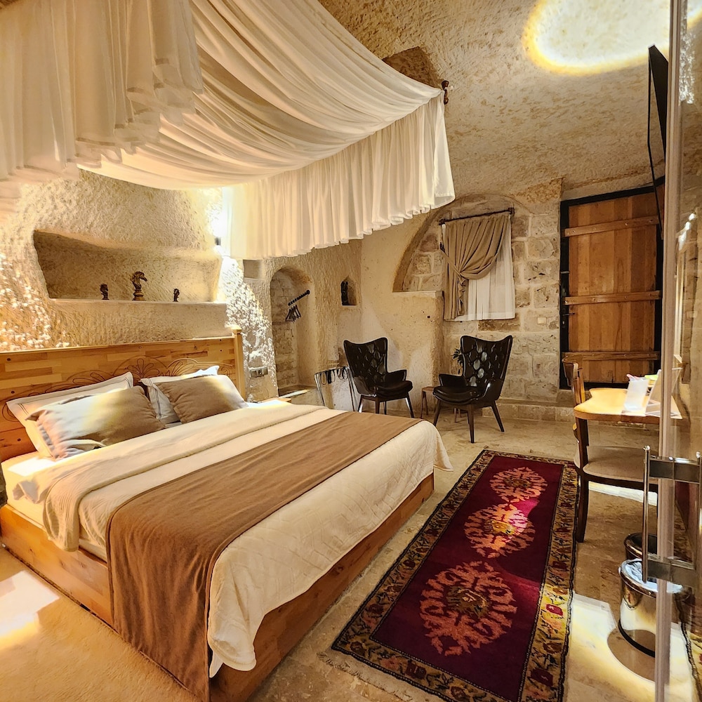 Memories Cave House
