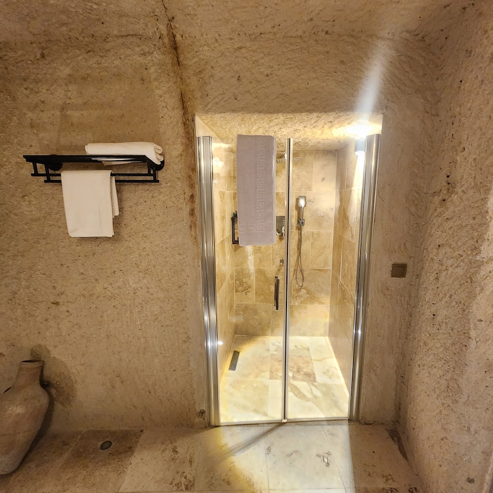 Memories Cave House