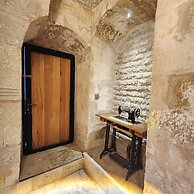 Memories Cave House