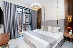 GLOBALSTAY. Creek Edge Tower Apartments