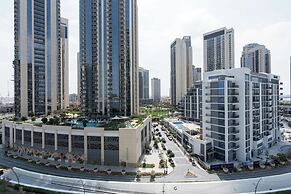 GLOBALSTAY. Creek Edge Tower Apartments