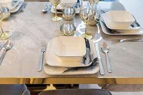 GLOBALSTAY. Creek Edge Tower Apartments