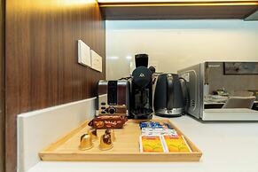 GLOBALSTAY. Creek Edge Tower Apartments