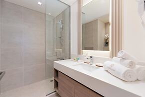 GLOBALSTAY. Creek Edge Tower Apartments