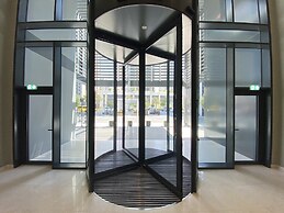 GLOBALSTAY. Creek Edge Tower Apartments