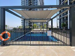 GLOBALSTAY. Creek Edge Tower Apartments
