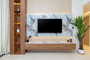 GLOBALSTAY. Creek Edge Tower Apartments