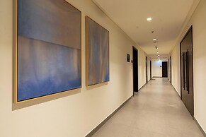 GLOBALSTAY. Creek Edge Tower Apartments