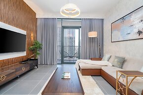 GLOBALSTAY. Creek Edge Tower Apartments