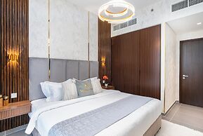 GLOBALSTAY. Creek Edge Tower Apartments