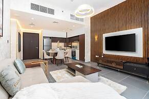 GLOBALSTAY. Creek Edge Tower Apartments