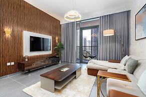 GLOBALSTAY. Creek Edge Tower Apartments