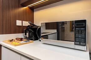 GLOBALSTAY. Creek Edge Tower Apartments