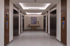 GLOBALSTAY. Creek Edge Tower Apartments