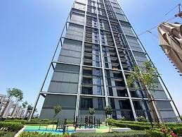 GLOBALSTAY. Creek Edge Tower Apartments