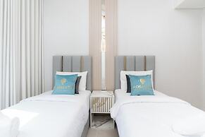 GLOBALSTAY. Creek Edge Tower Apartments