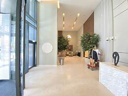 GLOBALSTAY. Creek Edge Tower Apartments