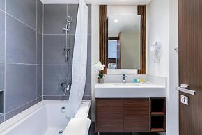 GLOBALSTAY. Creek Edge Tower Apartments