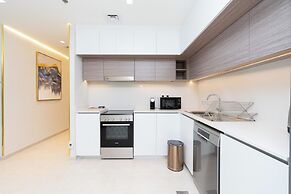 GLOBALSTAY. Creek Edge Tower Apartments