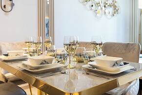 GLOBALSTAY. Creek Edge Tower Apartments