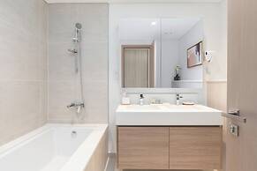 GLOBALSTAY. Creek Edge Tower Apartments