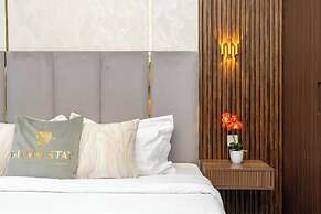 GLOBALSTAY. Creek Edge Tower Apartments
