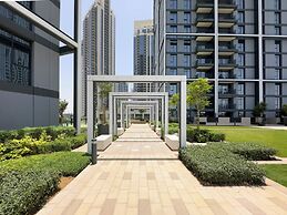 GLOBALSTAY. Creek Edge Tower Apartments