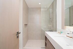 GLOBALSTAY. Creek Edge Tower Apartments