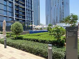 GLOBALSTAY. Creek Edge Tower Apartments