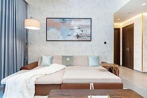 GLOBALSTAY. Creek Edge Tower Apartments