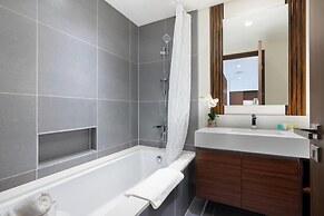 GLOBALSTAY. Creek Edge Tower Apartments